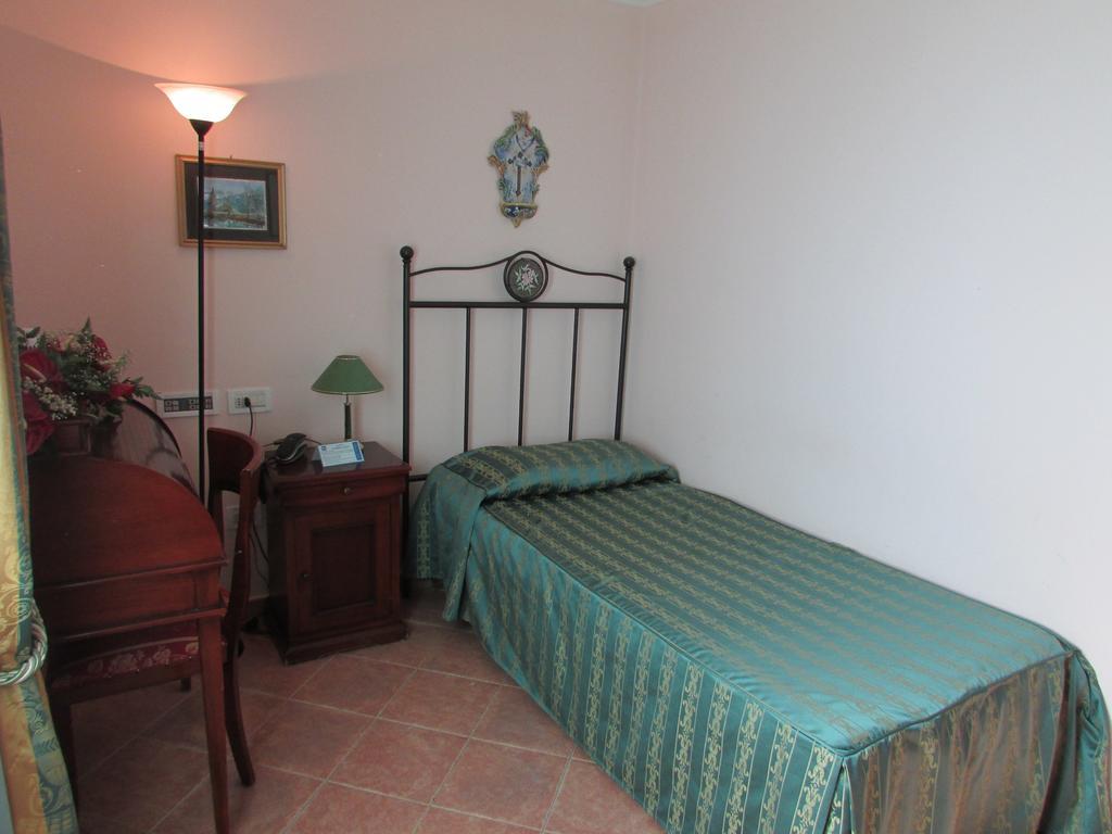 Emmaus Hotel Zafferana Etnea Bilik gambar