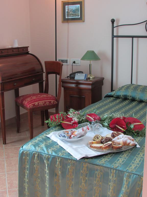 Emmaus Hotel Zafferana Etnea Bilik gambar