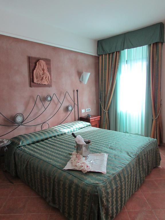 Emmaus Hotel Zafferana Etnea Bilik gambar