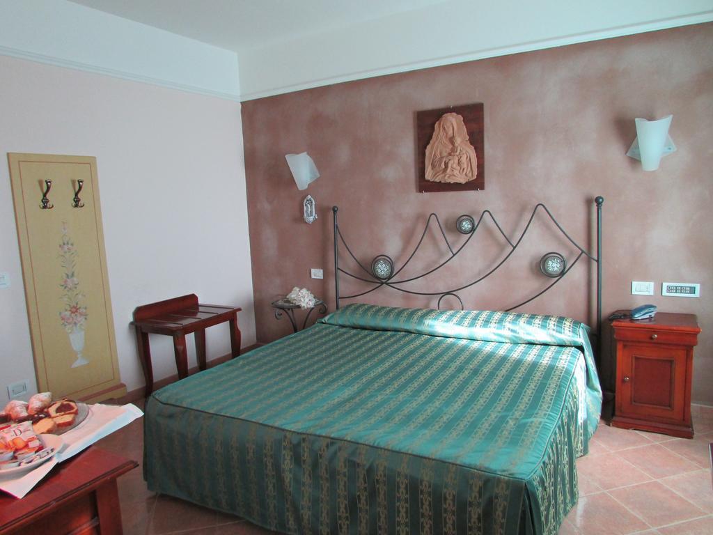 Emmaus Hotel Zafferana Etnea Bilik gambar