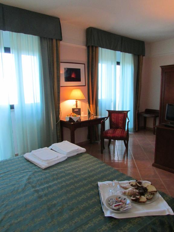 Emmaus Hotel Zafferana Etnea Bilik gambar