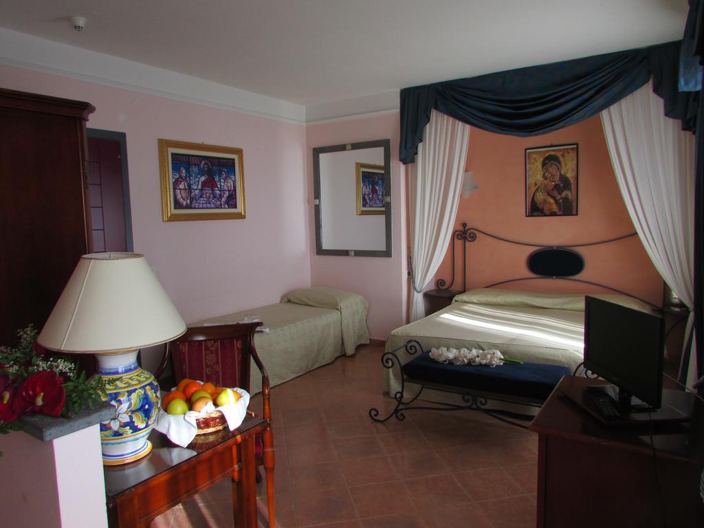 Emmaus Hotel Zafferana Etnea Bilik gambar